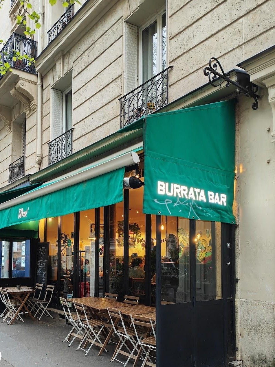 La devanture de Mast', bar à burrata
