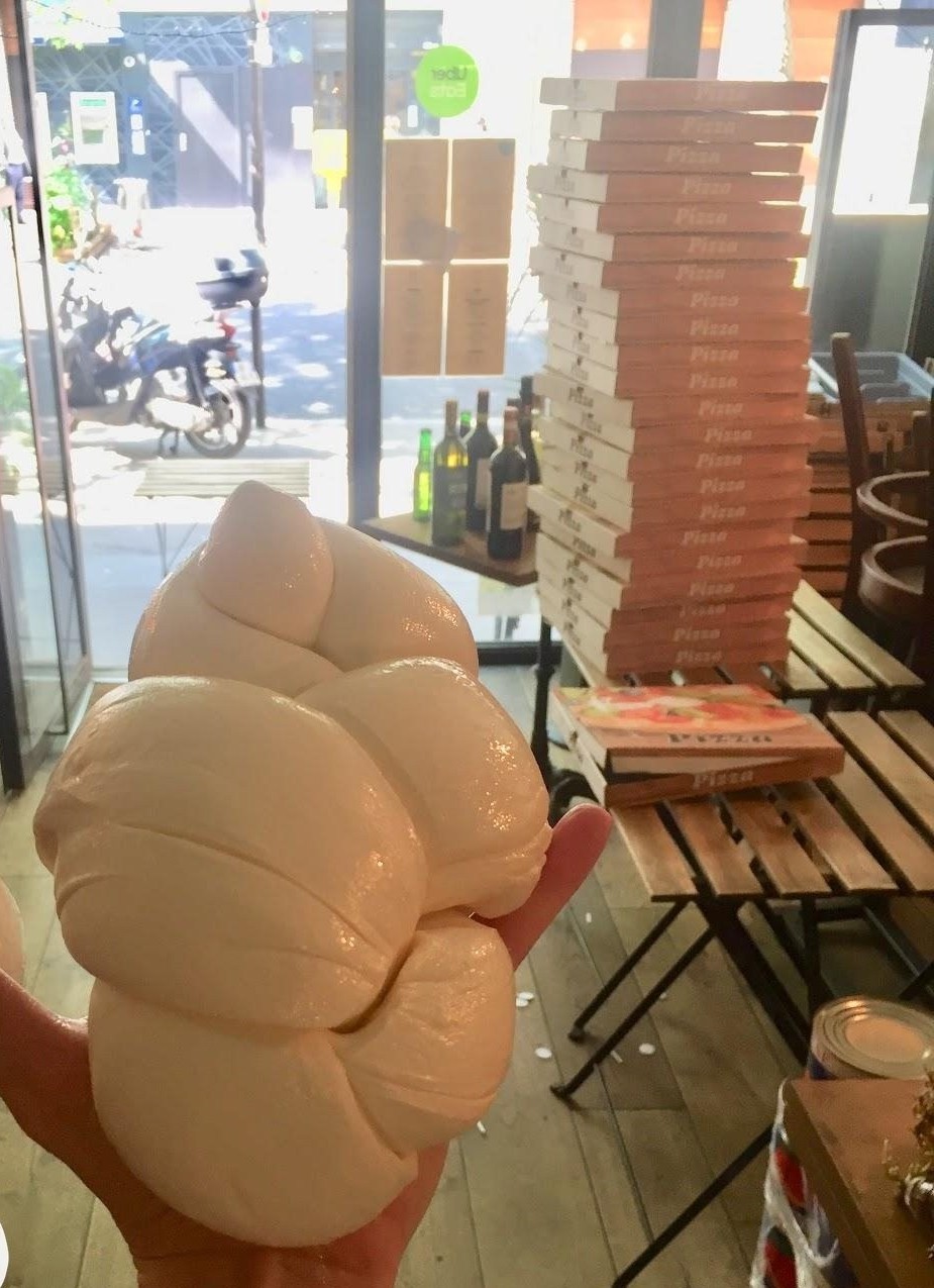 Burrata fraîche tressée à la main chez Mast'