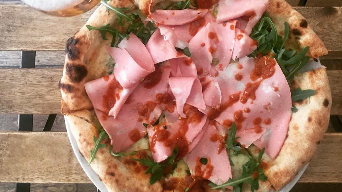 Pizza jambon et roquette